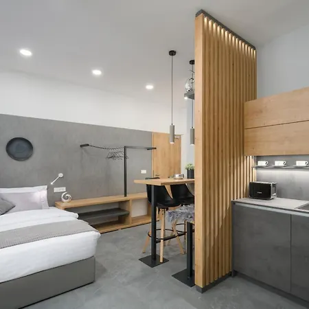 Emona 4*