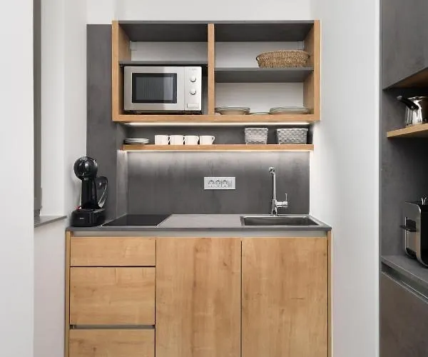 Emona - - Free Parking Apartahotel