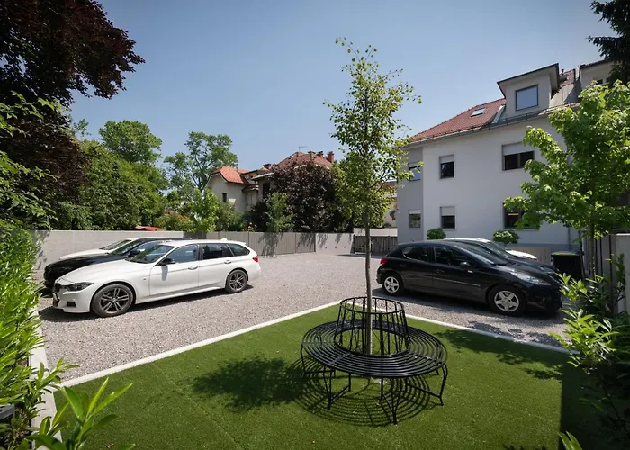 Emona - - Free Parking Apartahotel 4*