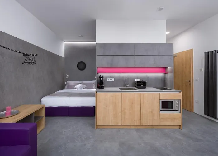 Emona - - Free Parking Apartahotel