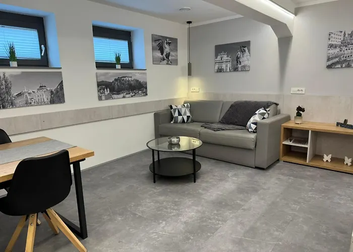 Emona - - Free Parking Apartahotel