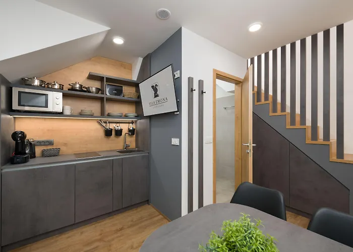 Apartahotel Emona - - Free Parking 4*