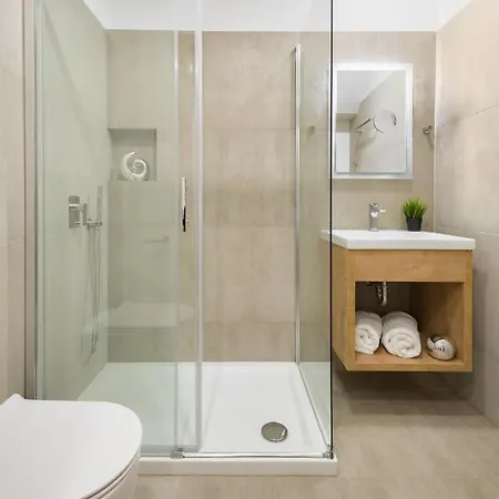 Aparthotel Emona - - Free Parking