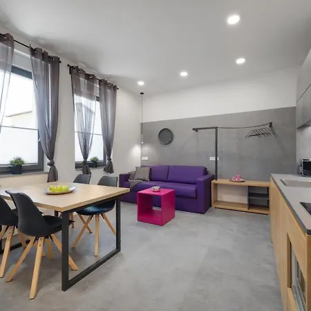 Emona - - Free Parking Apartmanhotel