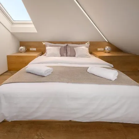 Apartmanhotel Emona - - Free Parking 4*