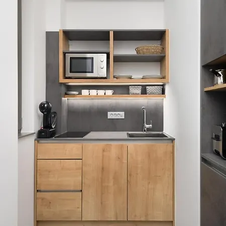 Emona - - Free Parking Apartmanhotel