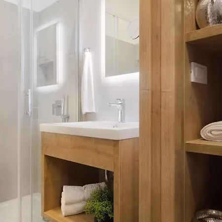 Apartmanhotel Emona - - Free Parking 4*