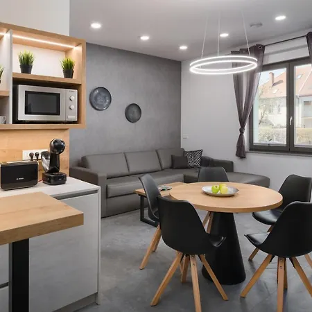 Emona - - Free Parking Apartmanhotel