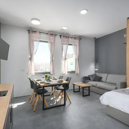 Emona - - Free Parking 아파트호텔 4*