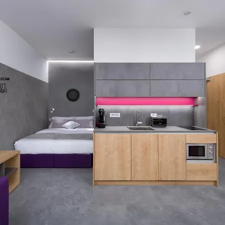 Emona - - Free Parking Apartmanhotel