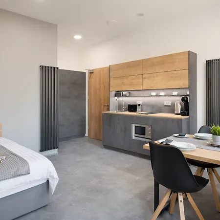 Emona - - Free Parking Apartmanhotel