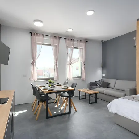 Apart Otel Emona - - Free Parking 4*