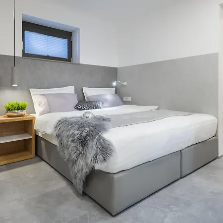 Emona - - Free Parking Aparthotel