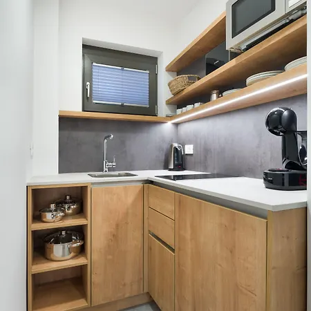 Aparthotel Emona - - Free Parking