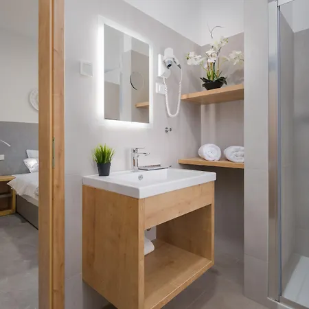 Emona - - Free Parking Apartmanhotel 4*