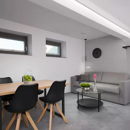 Emona - - Free Parking Lublaň