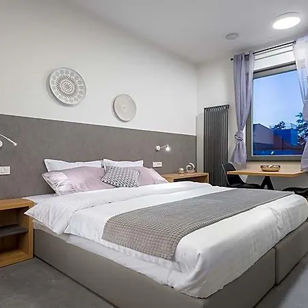 Ξενοδοχείο με διαμερίσματα Emona - - Free Parking 4*