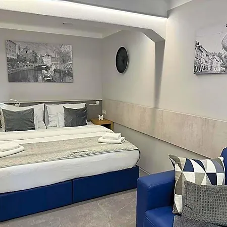 Ξενοδοχείο με διαμερίσματα Emona - - Free Parking 4*