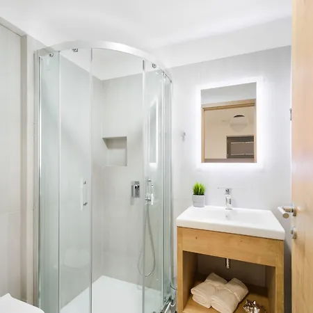 Apart Otel Emona - - Free Parking