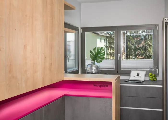 Aparthotel Emona - - Free Parking