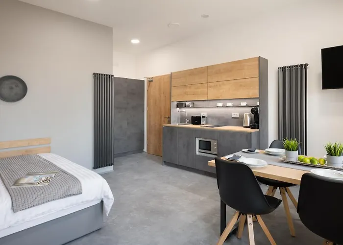 Aparthotel Emona - - Free Parking 4*