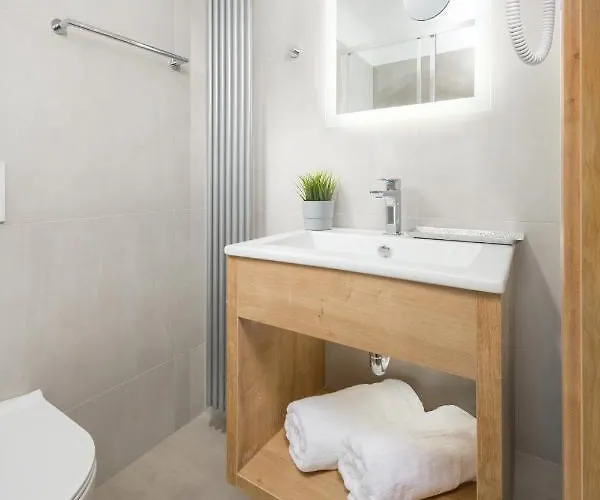 Emona - - Free Parking