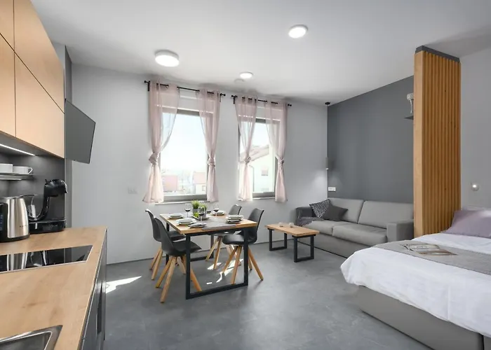 Emona - - Free Parking Aparthotel 4*