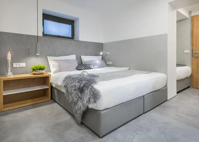 Emona - - Free Parking Aparthotel