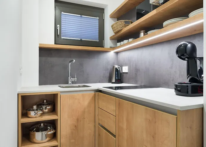 Aparthotel Emona - - Free Parking