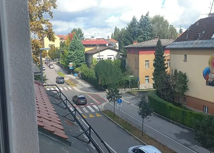 Aparthotel Emona - - Free Parking