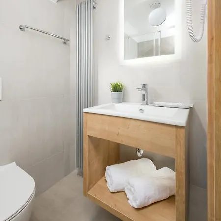 Emona - - Free Parking