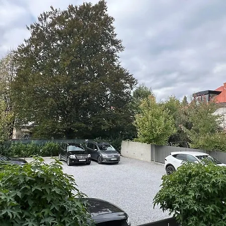 Emona - - Free Parking شقة فندقية ليوبليانا