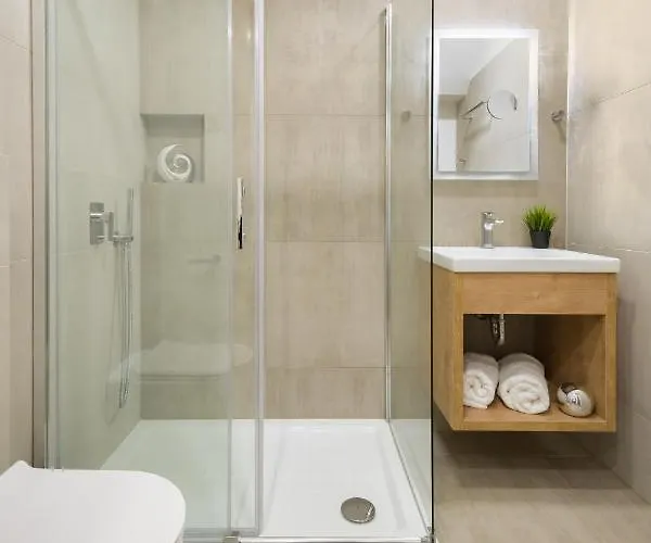 Lejlighedshotel Emona - - Free Parking