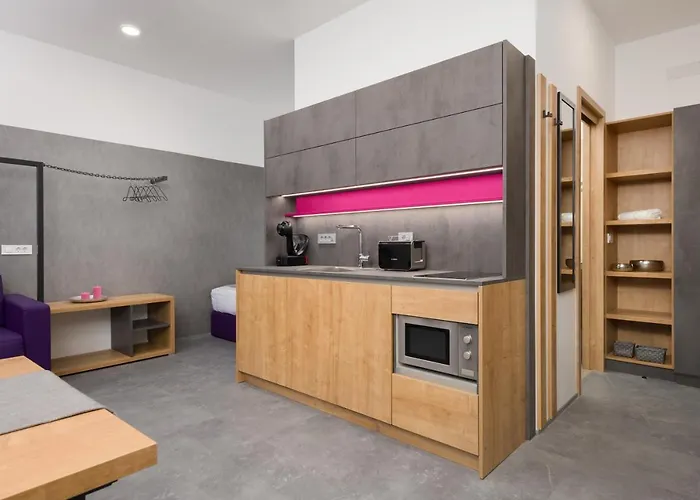 Lejlighedshotel Emona - - Free Parking