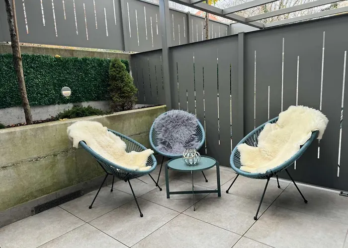 Lejlighedshotel Emona - - Free Parking